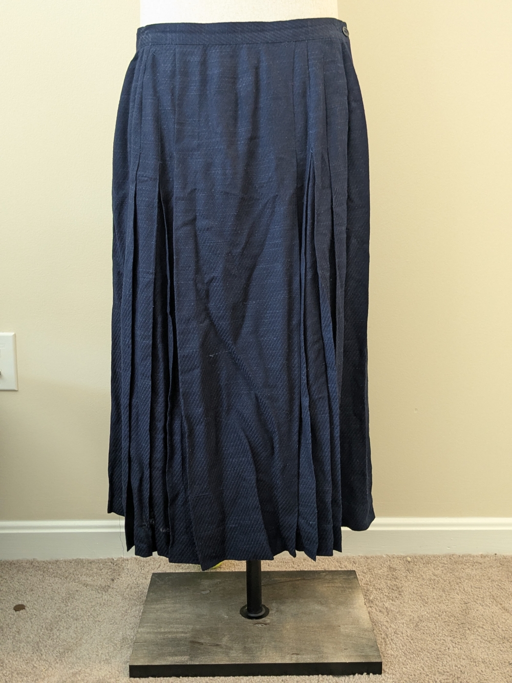 Navy Pleated Women's Wool Skirt Vintage Saks Fifth Avenue